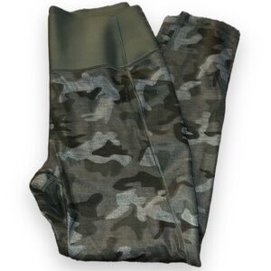 ❄️2/$10❄️High Waisted Capri Camo Leggings